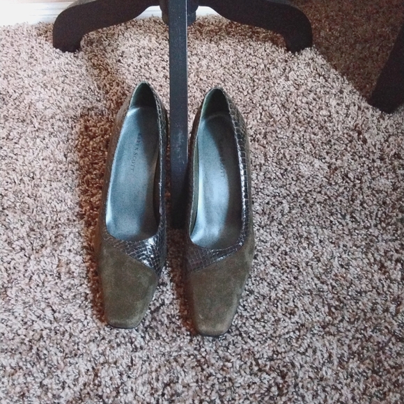 Karen Scott "Lindsey" Leather/snakeskin print pumps - Picture 4 of 9